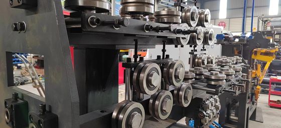 18000KG Otomatik Kare Tüp Kaynak Makinesi Truss Derinliği 70-270mm